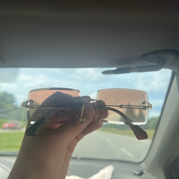 SHEIN Y2K SUNGLASSES-FREE ADD ON - Picture 2 of 3